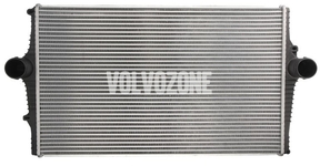 Chladič plnicího vzduchu 2.5 TDI, 2.4D/D5, 2.0T/2.4T/T5/T6 (-2002) P2 (bez díry na senzor tlaku)