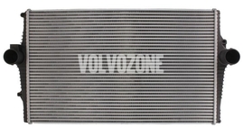 Chladič plnicího vzduchu 2.4D/D5 (2003-) P2 S60/S80/V70 II/X70 II (s dírou na senzor tlaku)