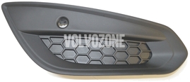Krytka předního nárazníku pravá P3 (-2013) S60 II/V60 s otvorem pro parkovací senzor (OEM)
