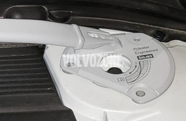 Konzole rozpěry motoru Polestar levá SPA S60 III/V60 II(XC) (OEM)